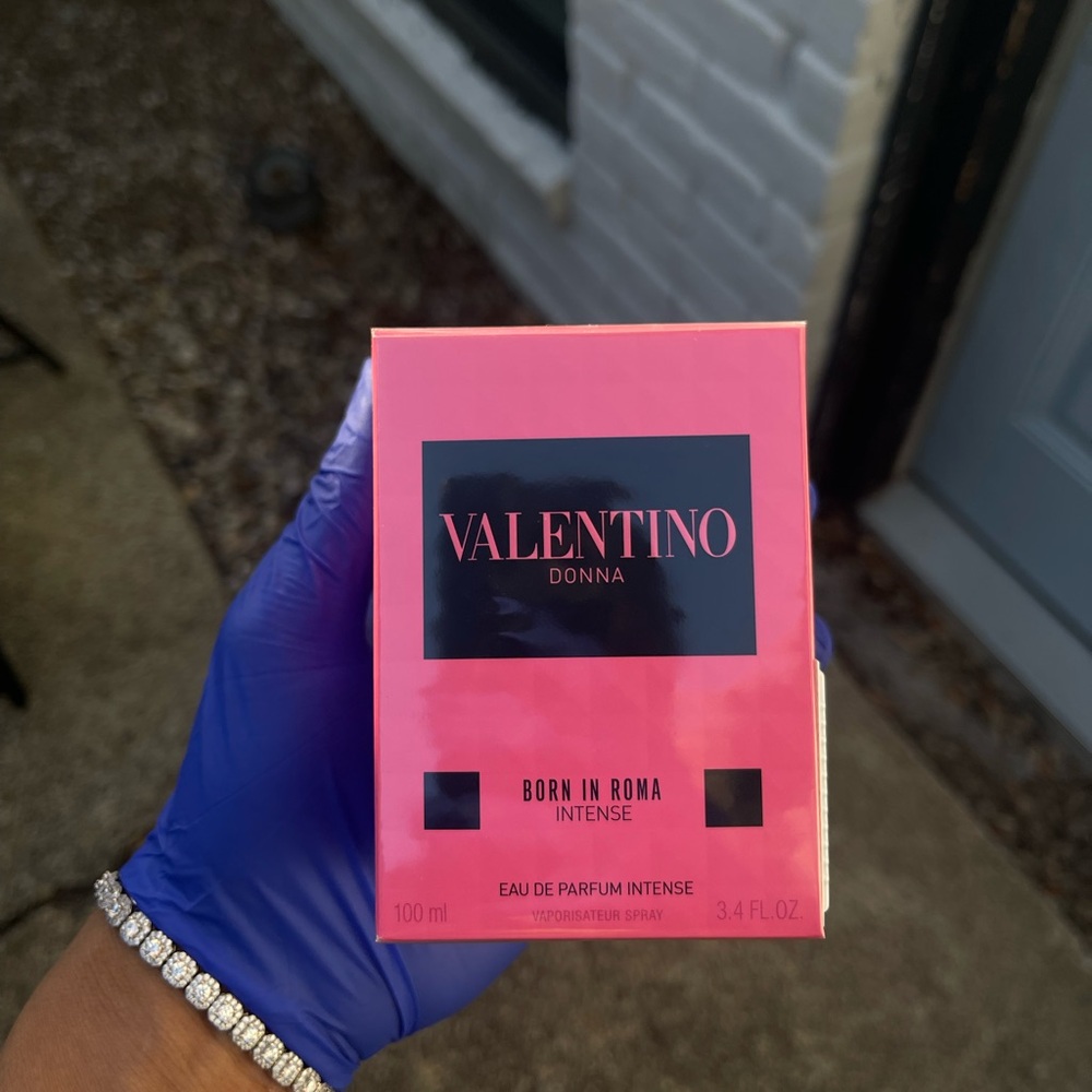 Valentino Donna Born in Roma Intense Eau de Parfum - Picture 2 of 5